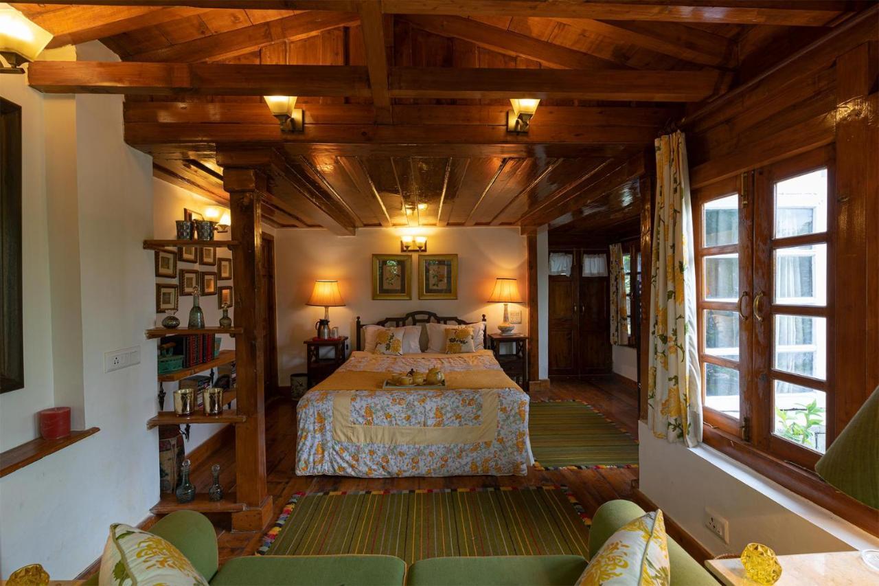 Stayvista At Violet Hill With Bonfire, Gazebo & Hill View 심라 외부 사진